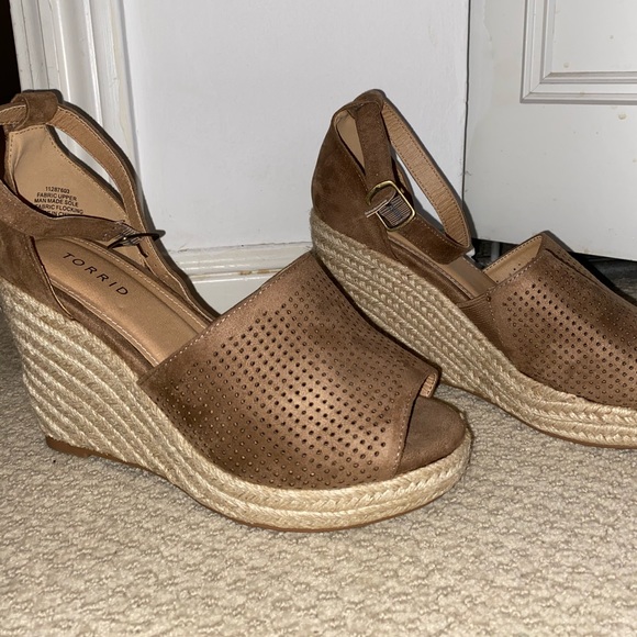 torrid tan wedges! - Picture 2 of 4